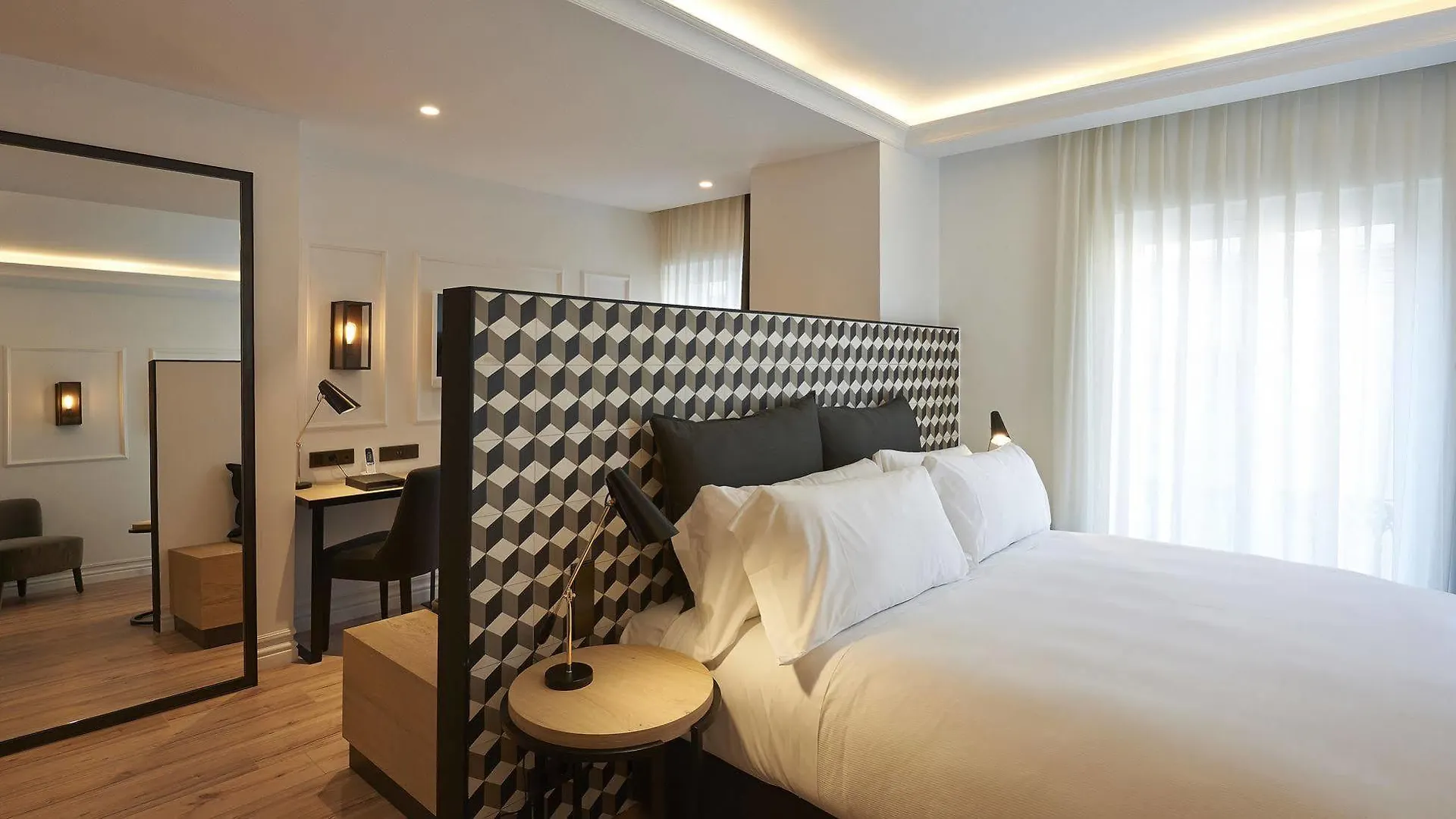 Serras Barcellona 5*,  Spagna